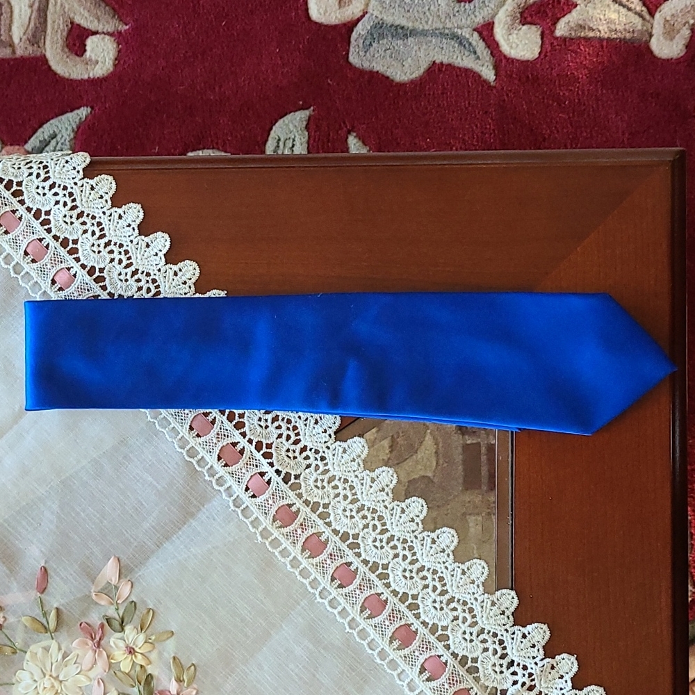 George Men's Tie